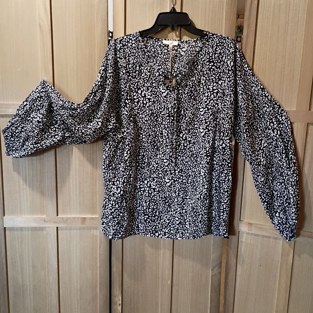 Easel NWT size large blouse